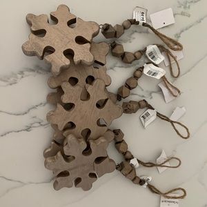 Set of 6 wooden snowflake ornaments NWT